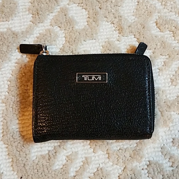 tumi small wallet